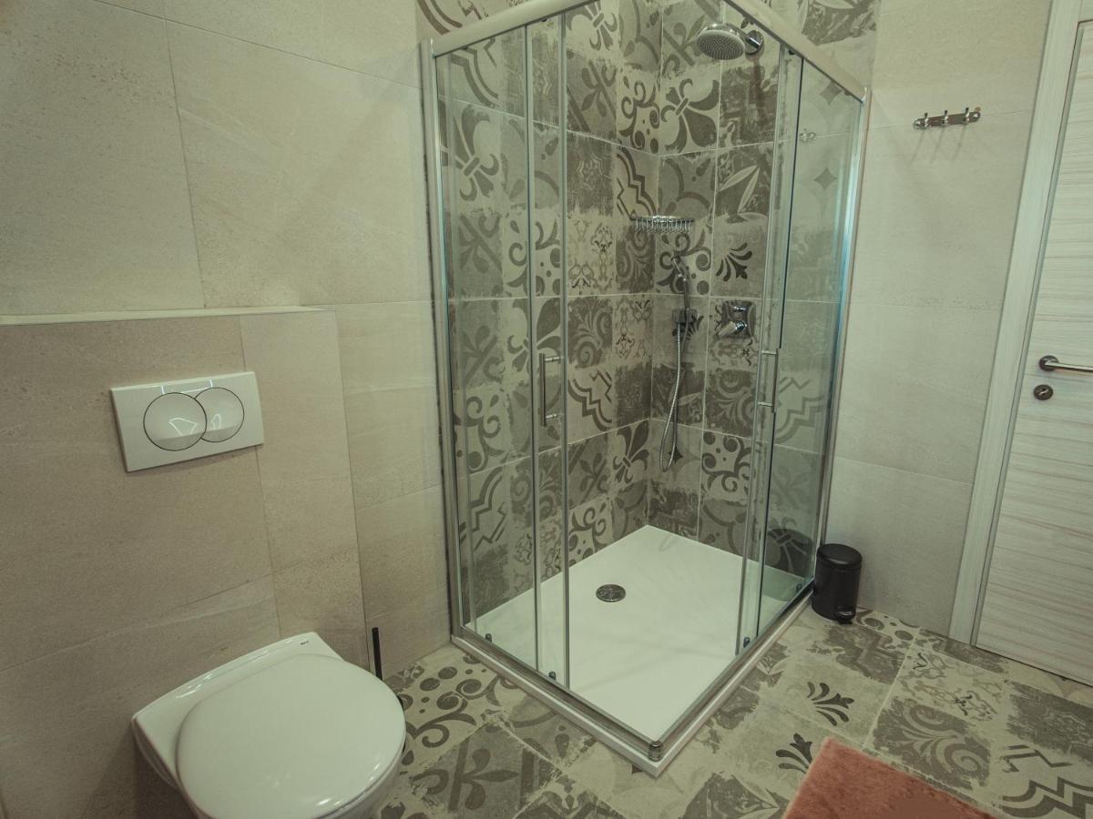 Apartmani Infinity Osijek Bagian luar foto